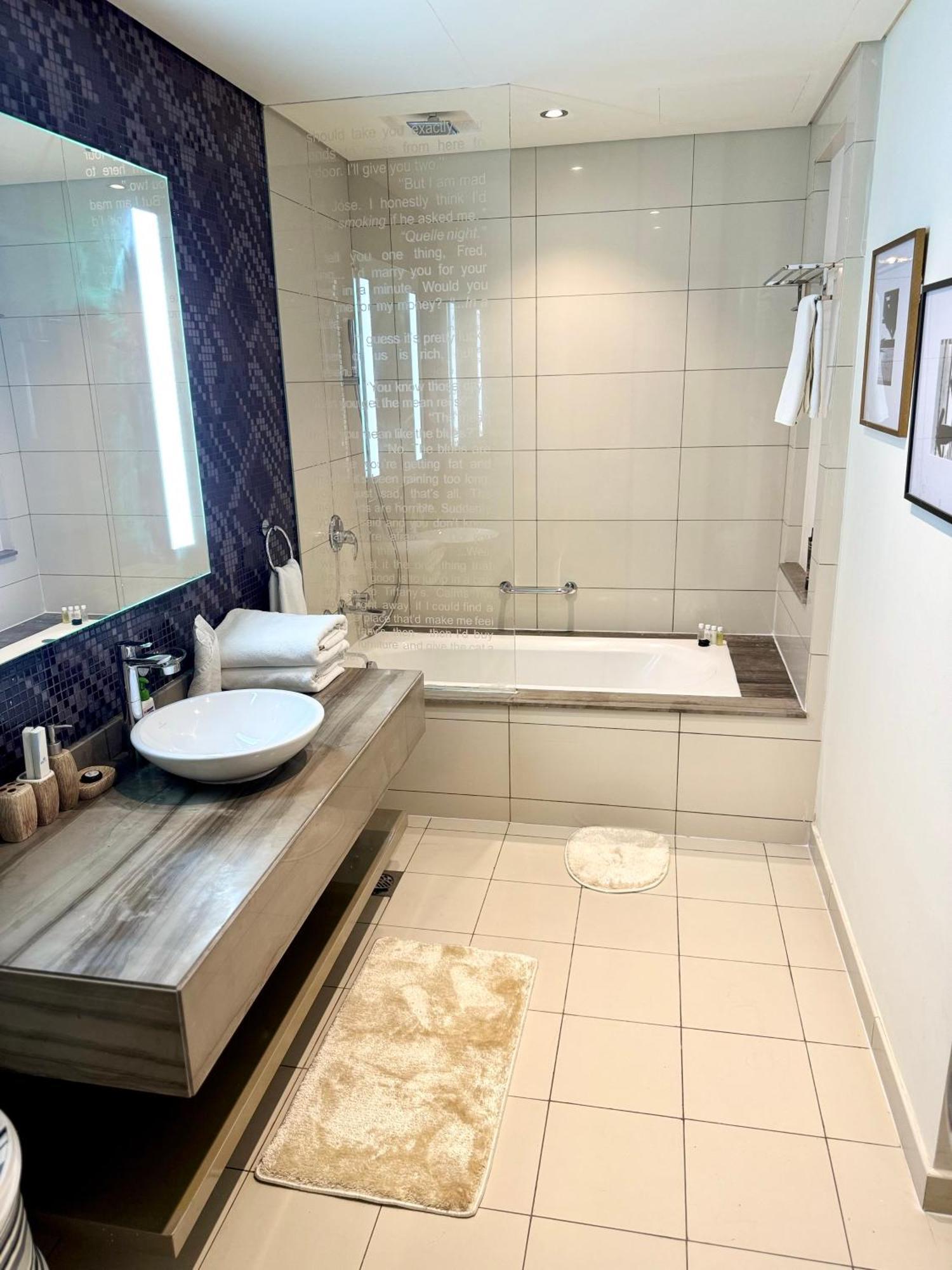 अपार्टमेंट Luxury 1br - 5 Min Drive To Mall-5 Star Facilities *