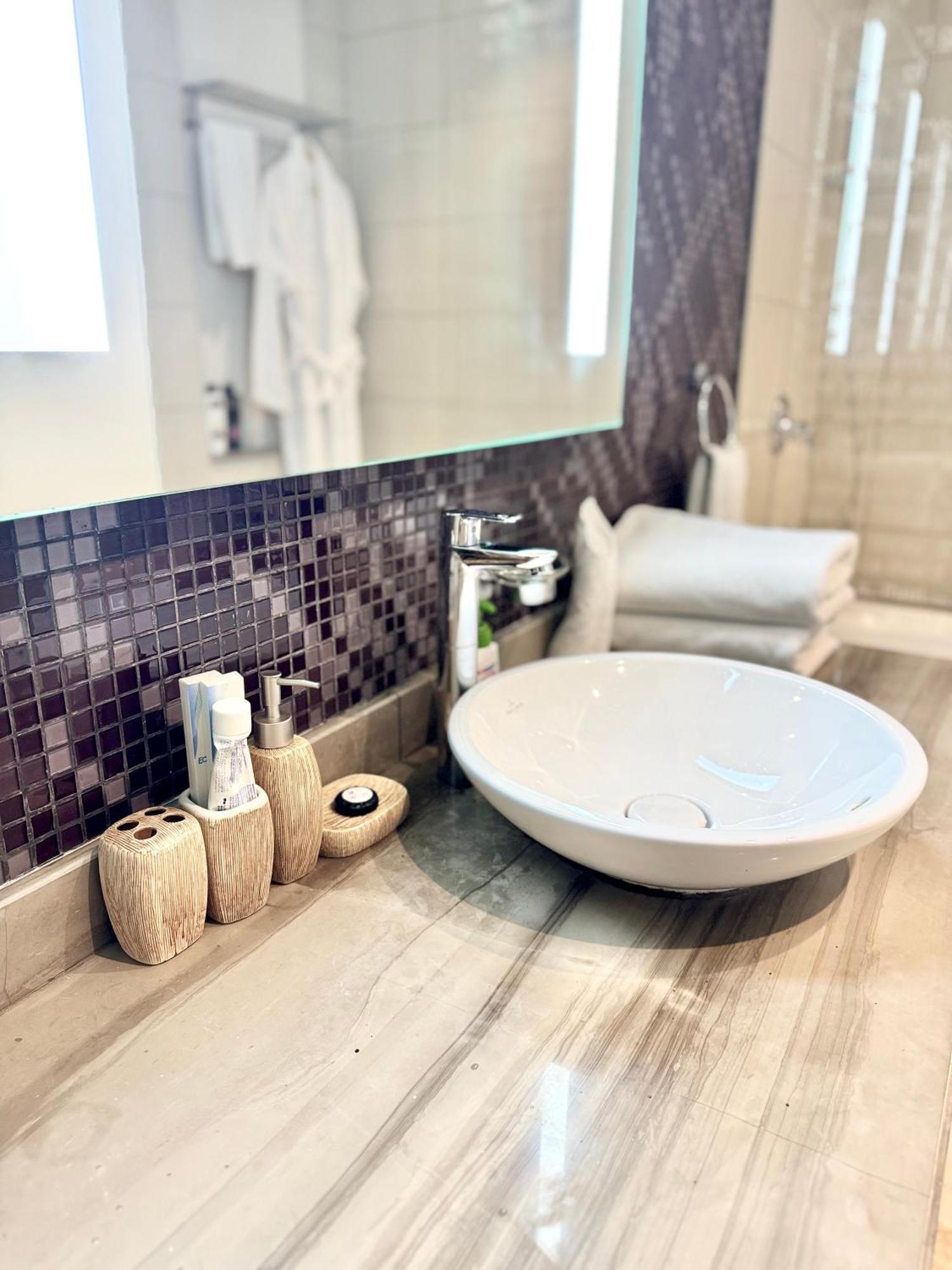 Luxury 1br - 5 Min Drive To Mall-5 Star Facilities अपार्टमेंट Dubai